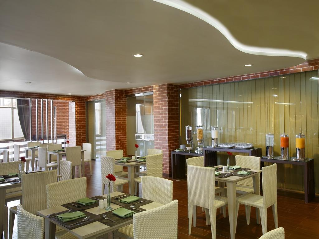 Hotel Santika Depok Exterior photo